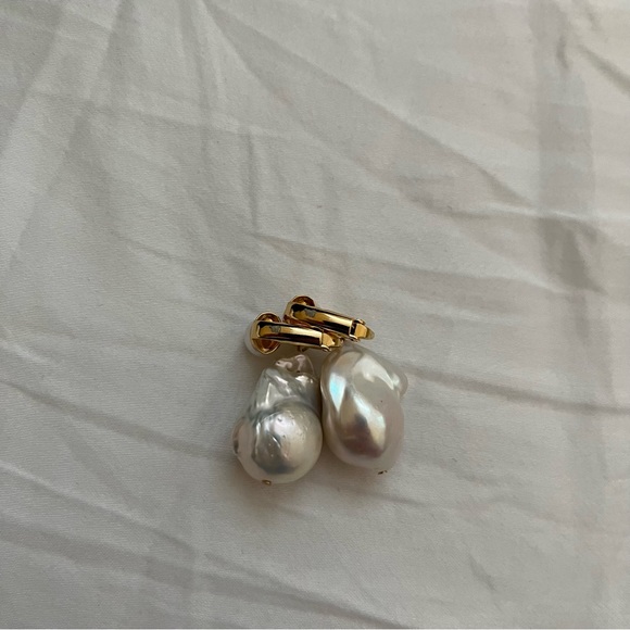 Gemma Alus real baroque pearls clip on earrings - Picture 7 of 14